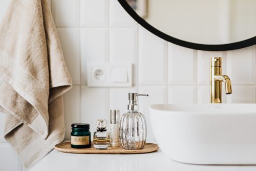 How To Clean Your Bathroom With Natural Supplies Quickly